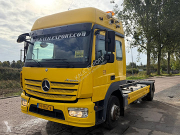 Camião chassis Mercedes