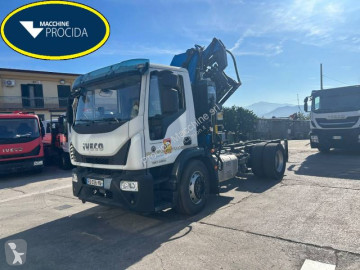 Camión trilateral Iveco