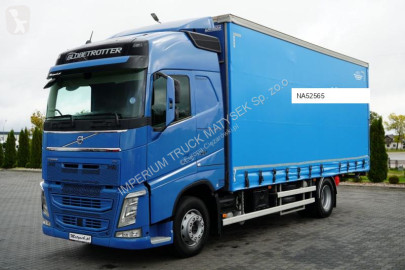 Камион подвижни завеси Volvo