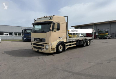 Camion platformă Volvo