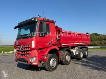 Camion tri-benne Mercedes