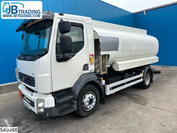 Camion citerne Volvo
