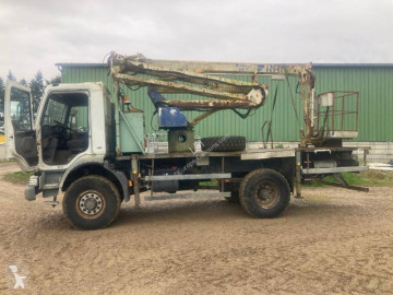 Camion nacelle articulée télescopique Renault
