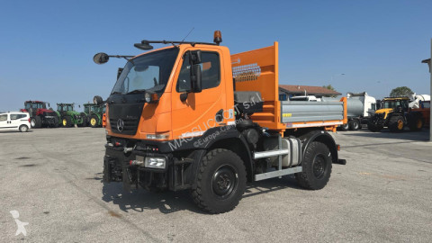 Camion tri-benne Mercedes