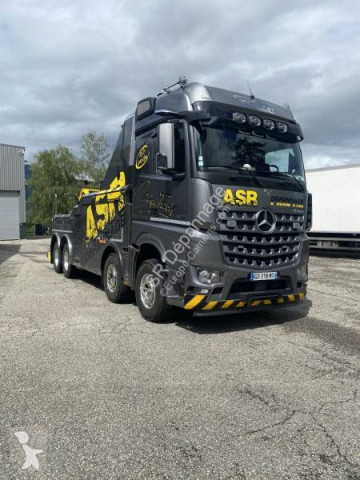 Mercedes tow truck
