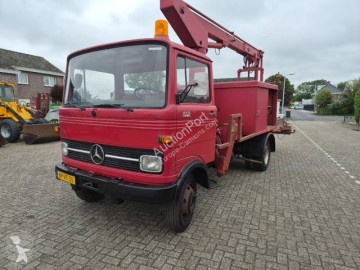 Camion nacelle articulée Mercedes