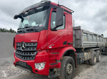 Camion tri-benne Mercedes