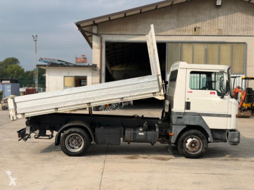 Camion benne Nissan