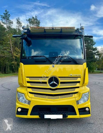 Mercedes tow truck