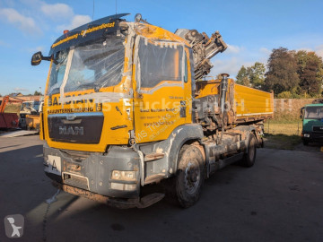Camion tri-benne MAN