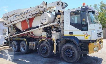 Camion béton malaxeur + pompe Iveco
