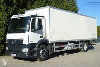 Camion fourgon Mercedes