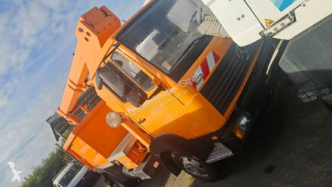 Camion nacelle Mercedes