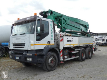 Camion béton pompe à béton Iveco
