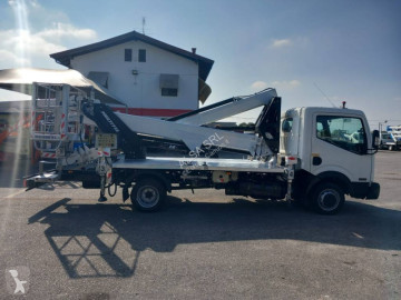 Camion nacelle Nissan