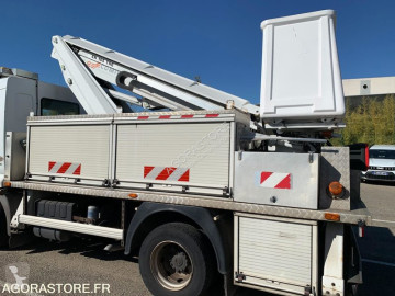 Camion nacelle articulée Renault