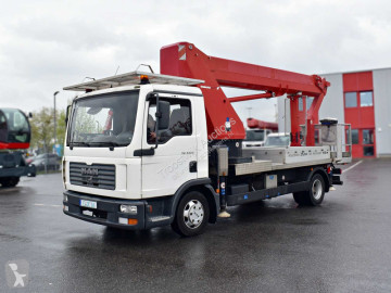 Camion nacelle articulée