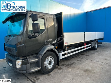 Camion plateau Volvo