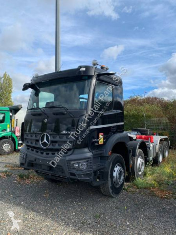 New Mercedes hook arm system truck