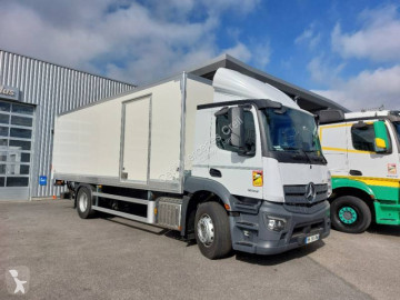 Camion fourgon Mercedes