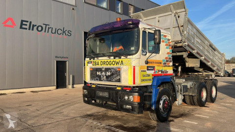 Camion tri-benne MAN