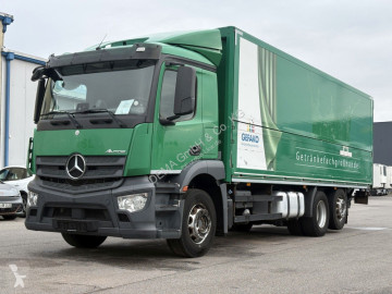 Camion plateau brasseur Mercedes