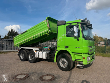 Camion tri-benne Mercedes