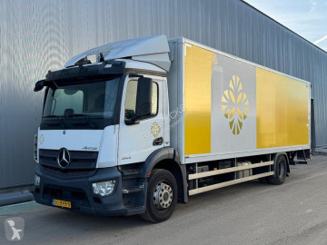 Camion fourgon Mercedes