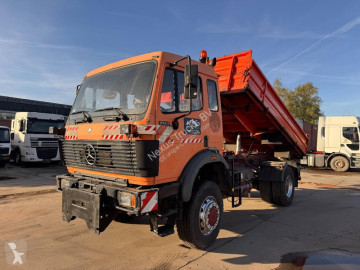 Camion tri-benne Mercedes