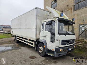 Camion fourgon Volvo