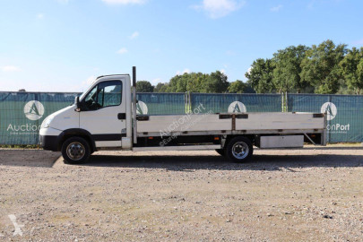 Camion plateau standard Iveco