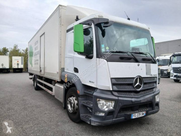 Mercedes moving box truck