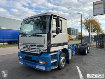 Camion châssis Mercedes