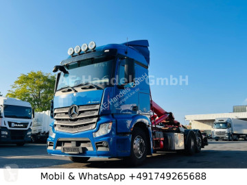 Mercedes skip truck