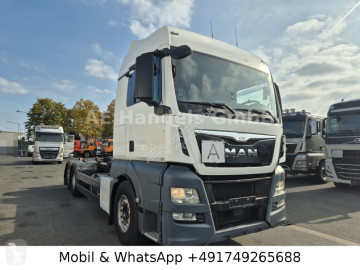 MAN skip truck