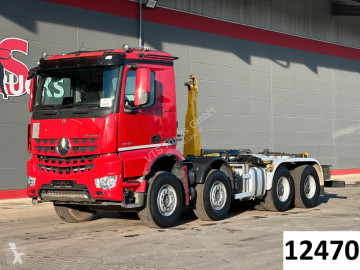 Mercedes skip truck