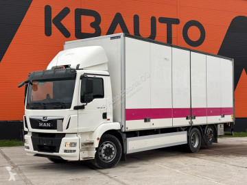 MAN 26.320 TGM 6x2*4 BOX L=8143 mm truck