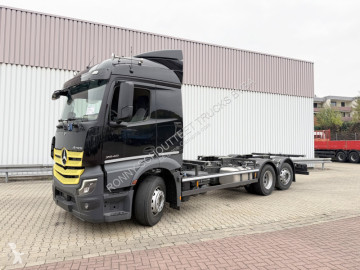 New Mercedes chassis truck