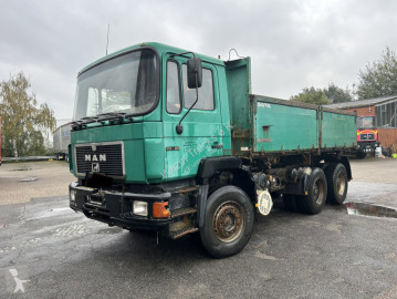MAN 26.422 truck