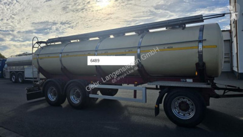 Lindner tanker truck