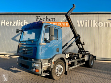 MAN skip truck