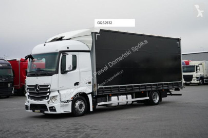 Mercedes tautliner truck