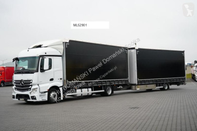 Mercedes tautliner truck