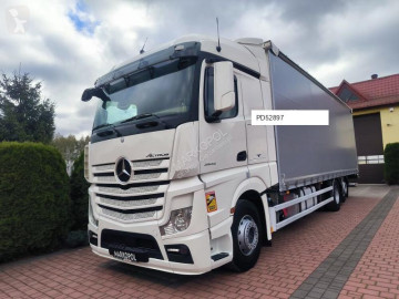 Mercedes tautliner truck