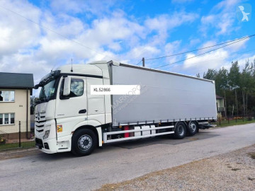 Mercedes tautliner truck