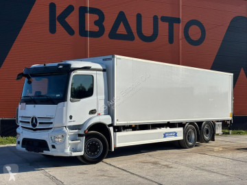 Mercedes box truck