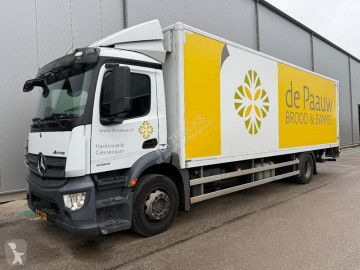 Mercedes box truck