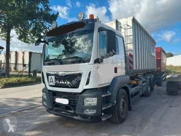 MAN skip truck