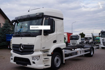 Mercedes chassis truck