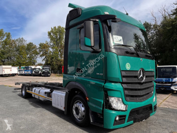Mercedes chassis truck